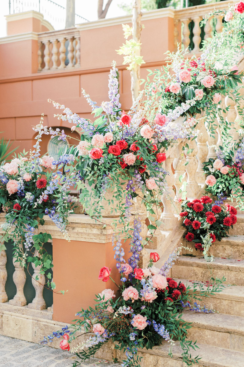Flower decoration staircase Anantara Villa Padierna